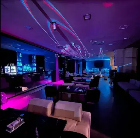 Le luci della sala di Money Club Milano durante il dj set